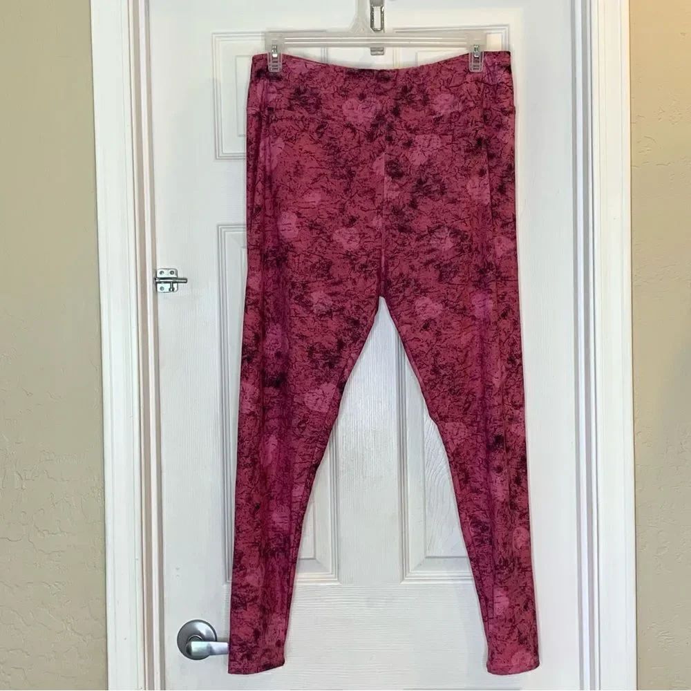 Lularoe Batik Look Pink on Pink Hearts Valentines Leggings TC2